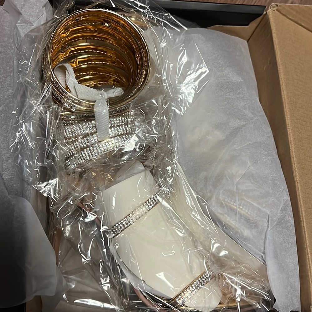 Golden wrap heel